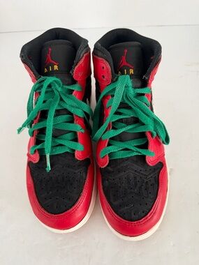 Air Jordan 1 Mid SE GS Christmas Size 5.5Y Red Black Green DQ8418-006 Rare.